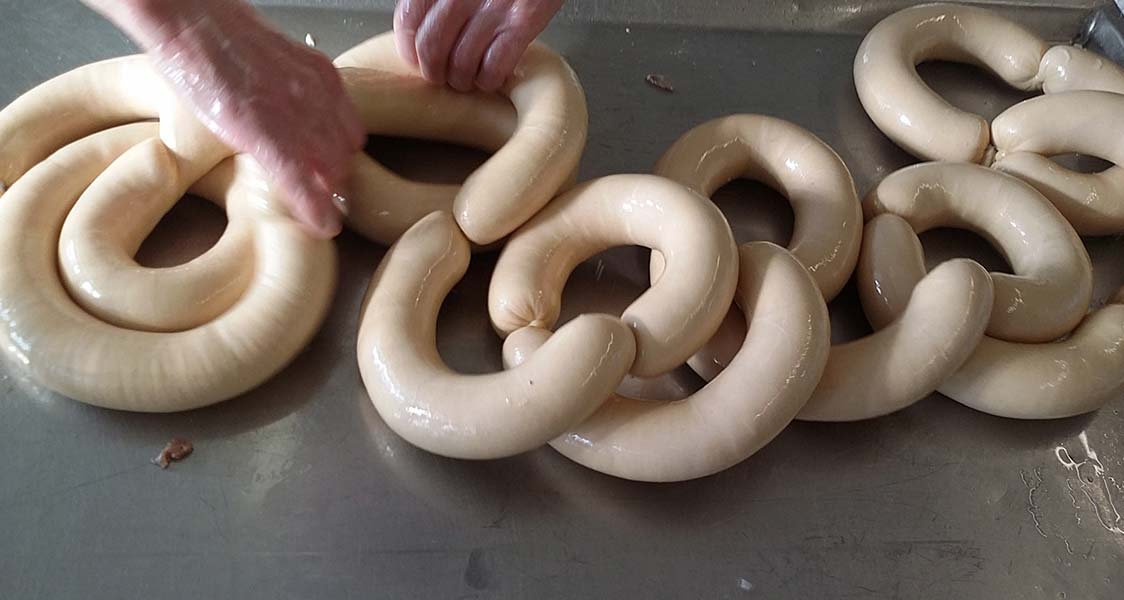 Fleischerei Pohl - Handarbeit in der Metzgerei